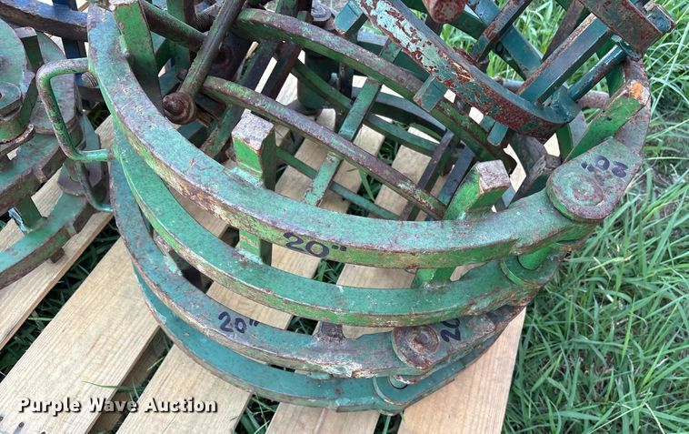 image for item DY0736 Approximately 34 pipe welding clamps