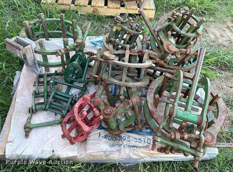 image for item DY0736 Approximately 34 pipe welding clamps