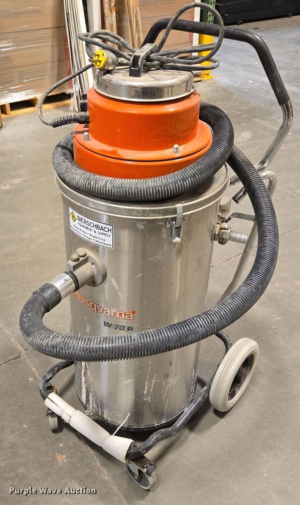 image for item DY0965 2017 Husqvarna W70P vacuum