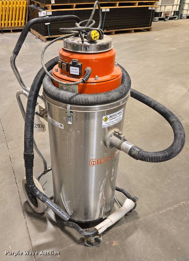 image for item DY0965 2017 Husqvarna W70P vacuum