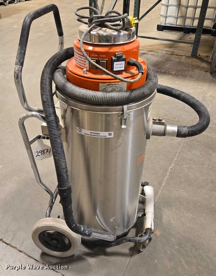 image for item DY0965 2017 Husqvarna W70P vacuum