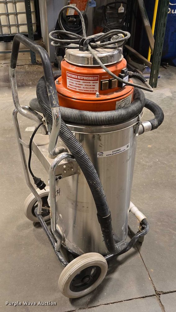 image for item DY0965 2017 Husqvarna W70P vacuum