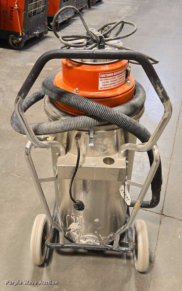 image for item DY0965 2017 Husqvarna W70P vacuum