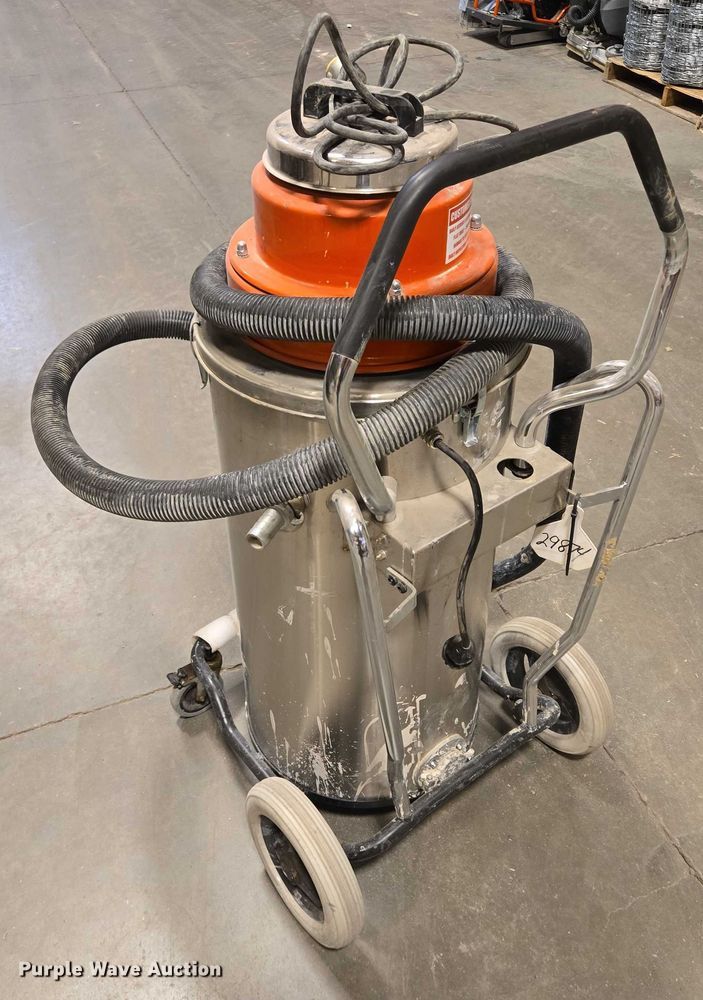 image for item DY0965 2017 Husqvarna W70P vacuum
