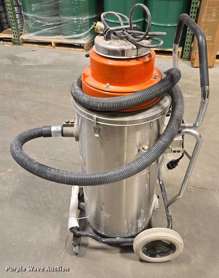 image for item DY0965 2017 Husqvarna W70P vacuum