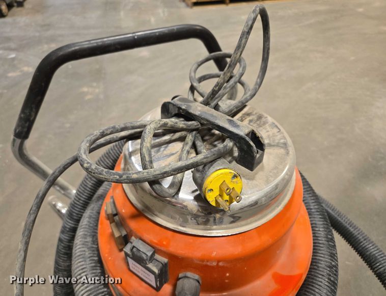 image for item DY0965 2017 Husqvarna W70P vacuum