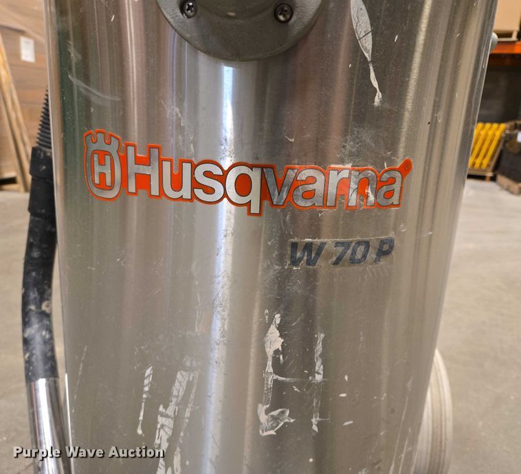 image for item DY0965 2017 Husqvarna W70P vacuum