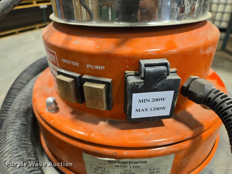 image for item DY0965 2017 Husqvarna W70P vacuum