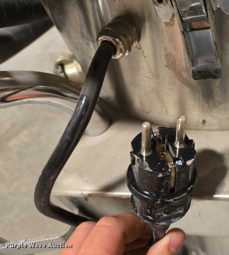 image for item DY0965 2017 Husqvarna W70P vacuum