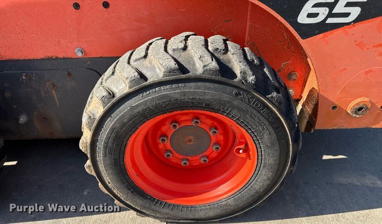 image for item DZ1478 2016 Kubota SSV65 skid steer loader