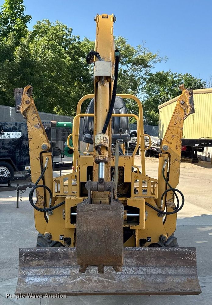 image for item DZ1481 2011 Vermeer RT450 trencher