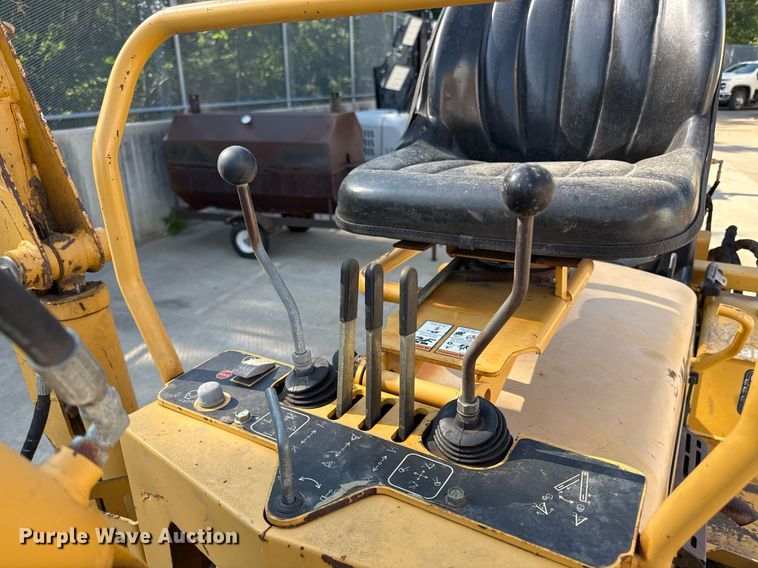 image for item DZ1481 2011 Vermeer RT450 trencher