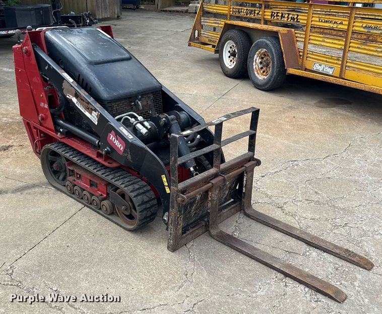 MINI CARGADOR SOBRE ORUGAS COMPACTO TORO 22321