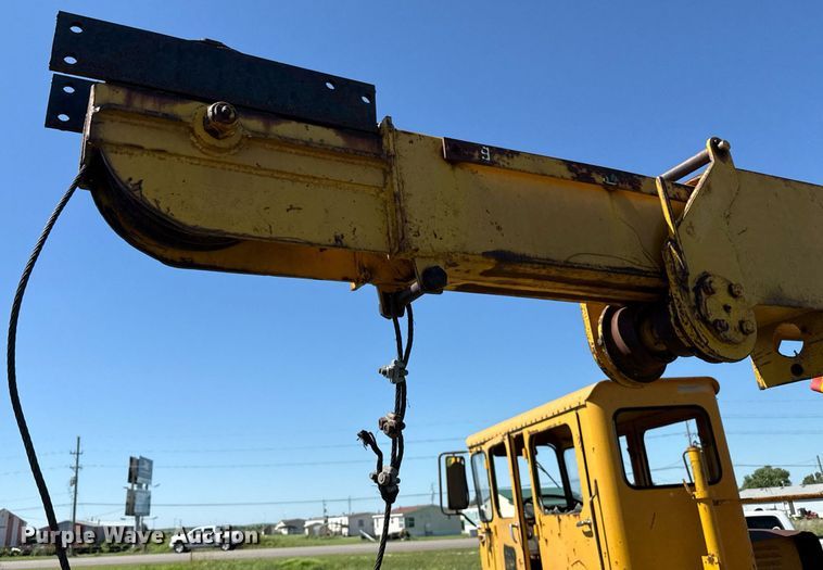 image for item DZ8637 1968 Hanson HT5A crane truck