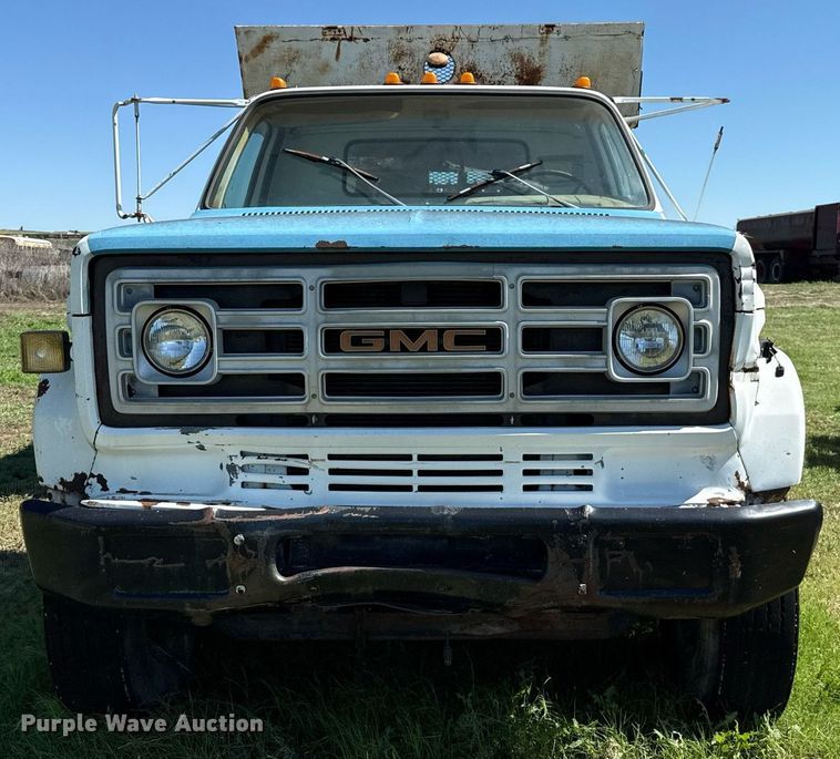 image for item DZ8638 1985 GMC C6000 manure spreader truck