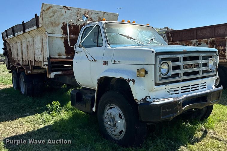 image for item DZ8638 1985 GMC C6000 manure spreader truck