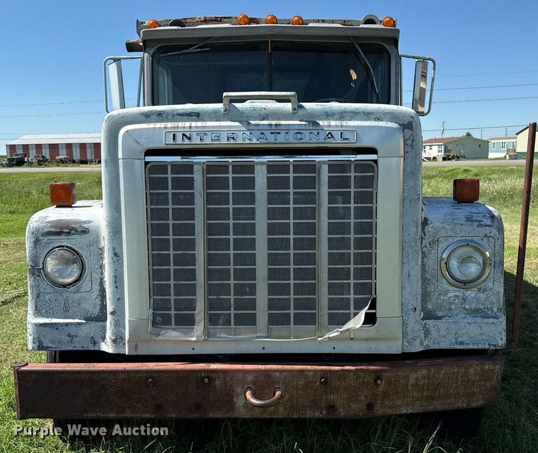 image for item DZ8639 1977 International F-4370 dump truck