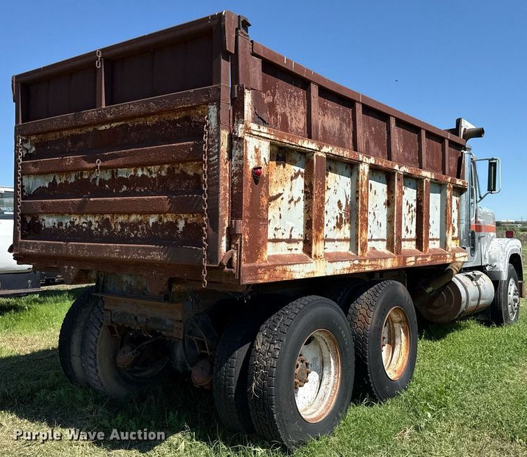 image for item DZ8639 1977 International F-4370 dump truck