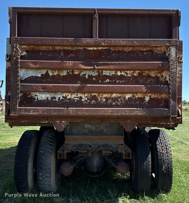 image for item DZ8639 1977 International F-4370 dump truck