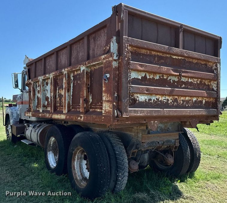 image for item DZ8639 1977 International F-4370 dump truck