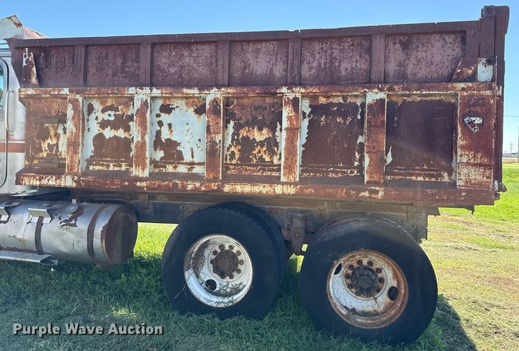 image for item DZ8639 1977 International F-4370 dump truck