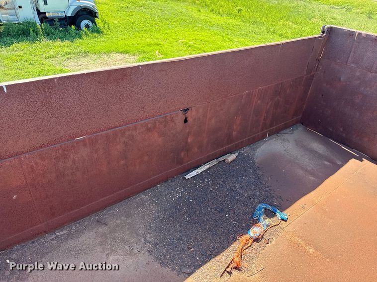 image for item DZ8639 1977 International F-4370 dump truck