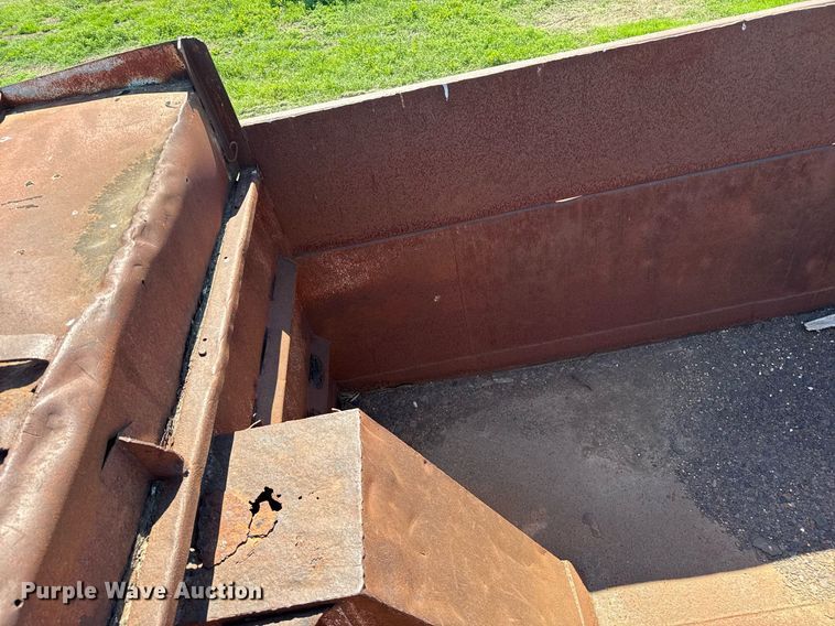 image for item DZ8639 1977 International F-4370 dump truck