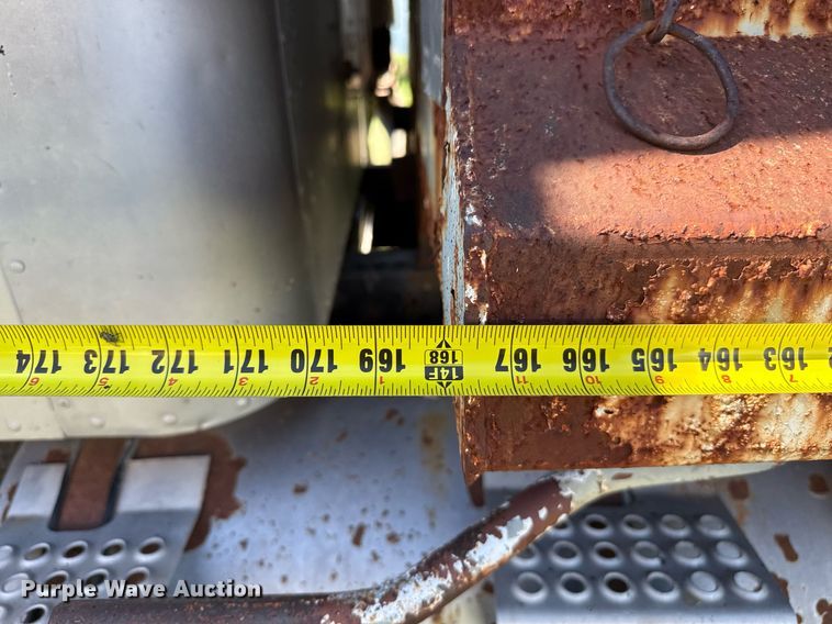 image for item DZ8639 1977 International F-4370 dump truck