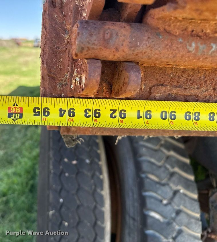 image for item DZ8639 1977 International F-4370 dump truck