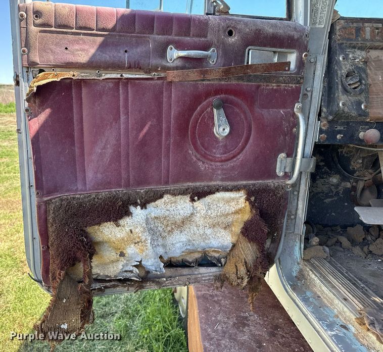 image for item DZ8639 1977 International F-4370 dump truck