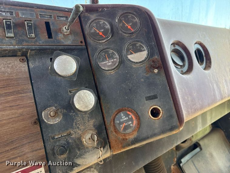 image for item DZ8639 1977 International F-4370 dump truck