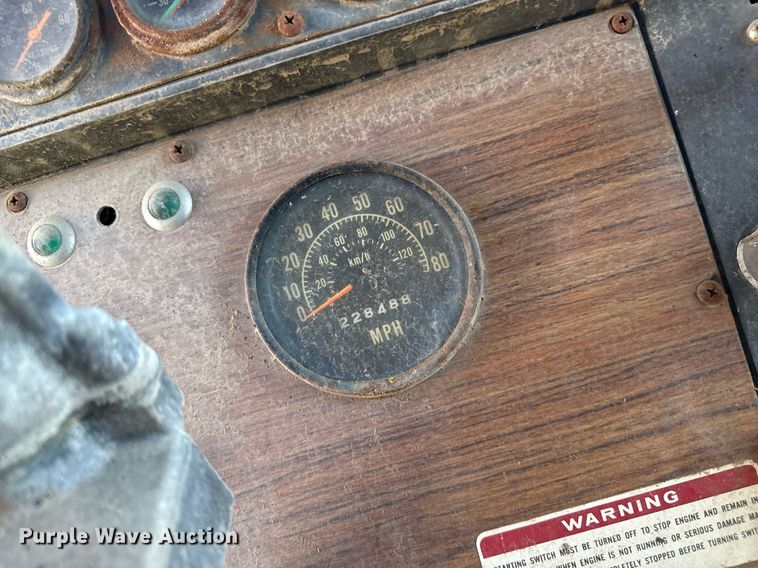 image for item DZ8639 1977 International F-4370 dump truck