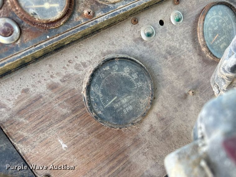 image for item DZ8639 1977 International F-4370 dump truck