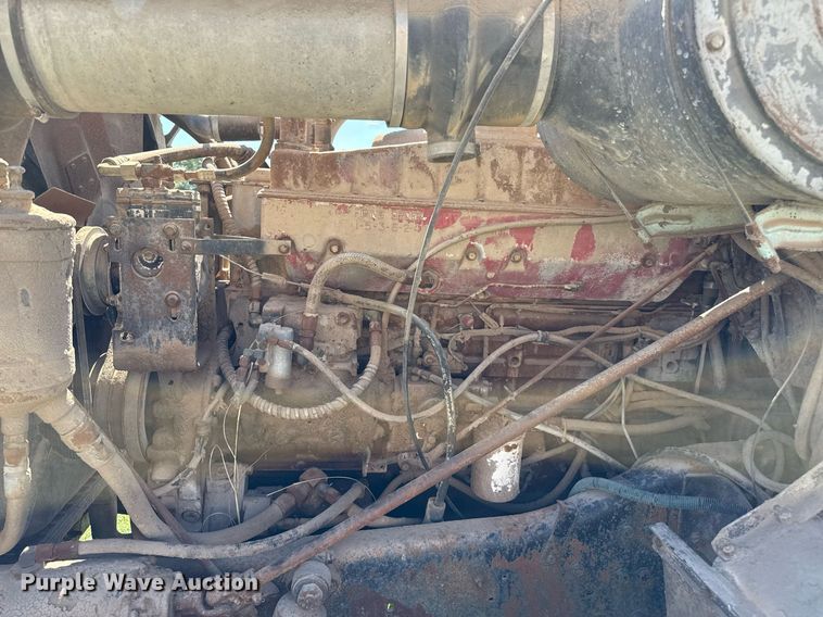 image for item DZ8639 1977 International F-4370 dump truck