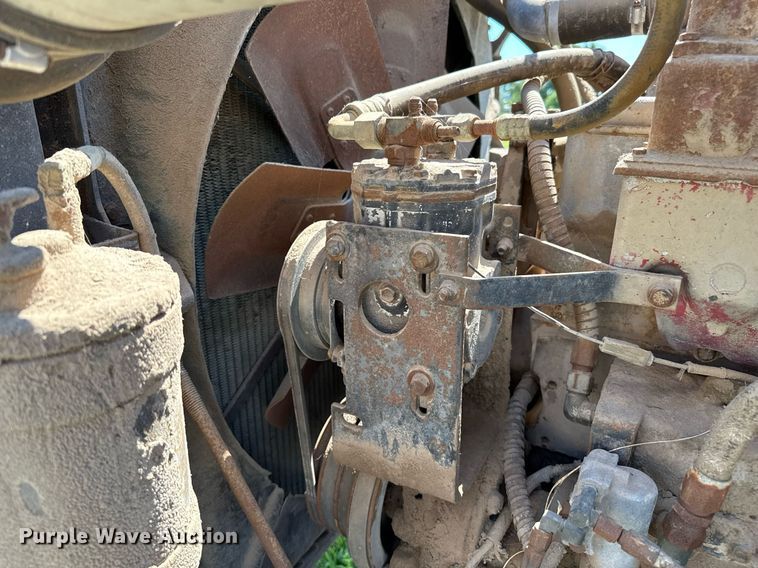 image for item DZ8639 1977 International F-4370 dump truck