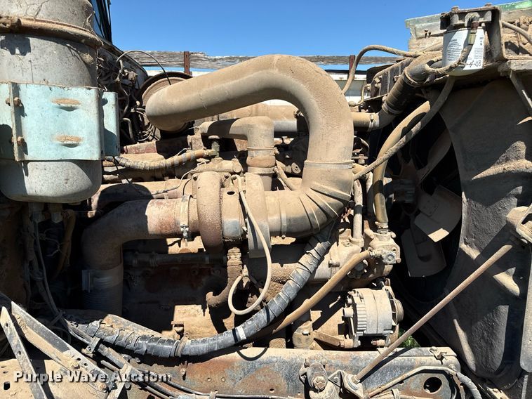 image for item DZ8639 1977 International F-4370 dump truck