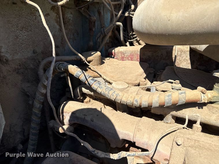 image for item DZ8639 1977 International F-4370 dump truck