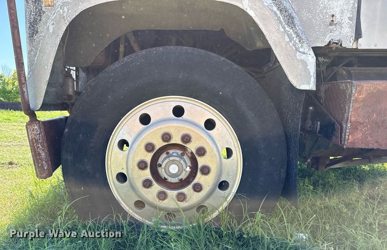 image for item DZ8639 1977 International F-4370 dump truck