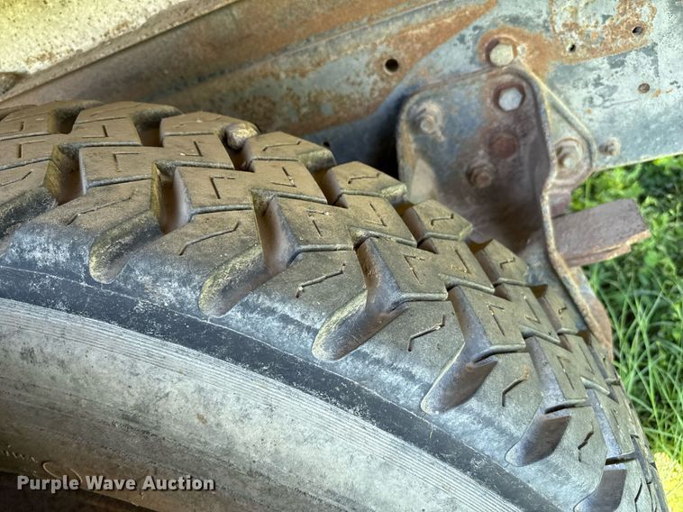 image for item DZ8639 1977 International F-4370 dump truck