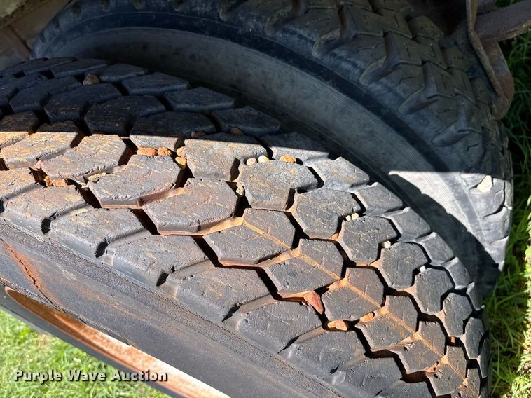 image for item DZ8639 1977 International F-4370 dump truck