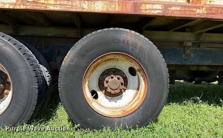 image for item DZ8639 1977 International F-4370 dump truck