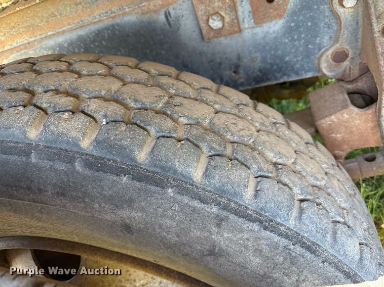 image for item DZ8639 1977 International F-4370 dump truck