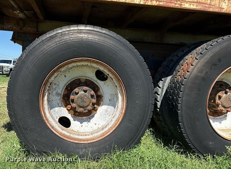 image for item DZ8639 1977 International F-4370 dump truck