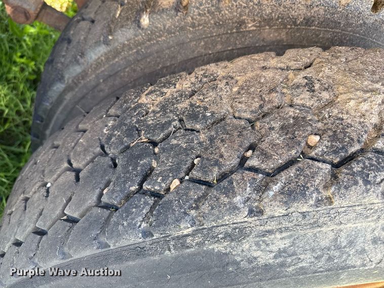 image for item DZ8639 1977 International F-4370 dump truck