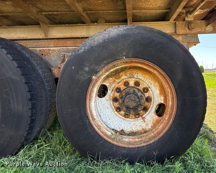 image for item DZ8639 1977 International F-4370 dump truck