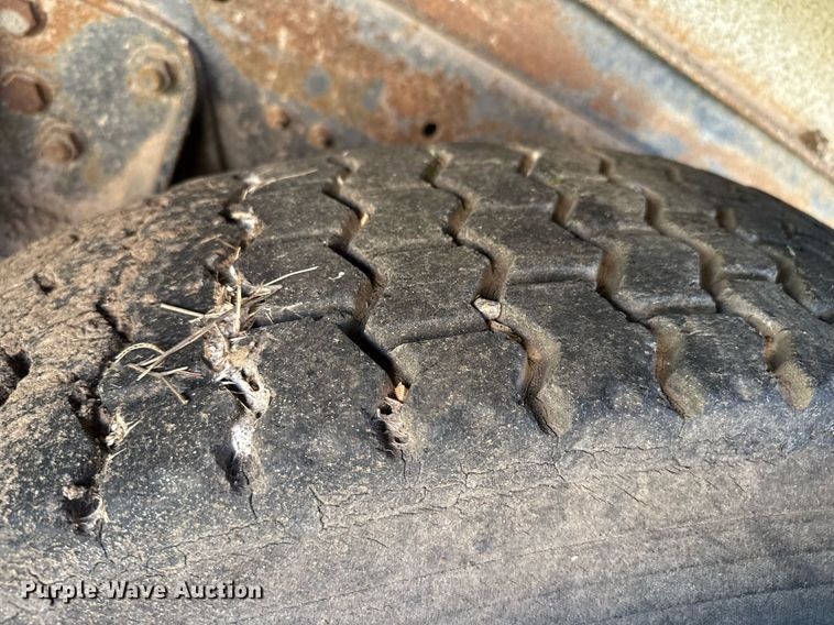 image for item DZ8639 1977 International F-4370 dump truck