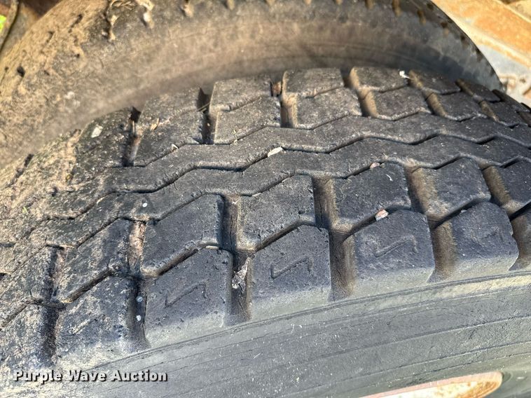 image for item DZ8639 1977 International F-4370 dump truck