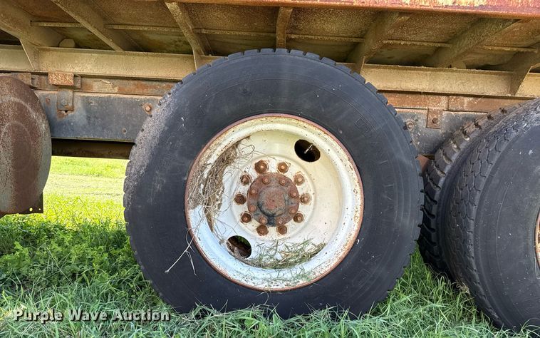 image for item DZ8639 1977 International F-4370 dump truck