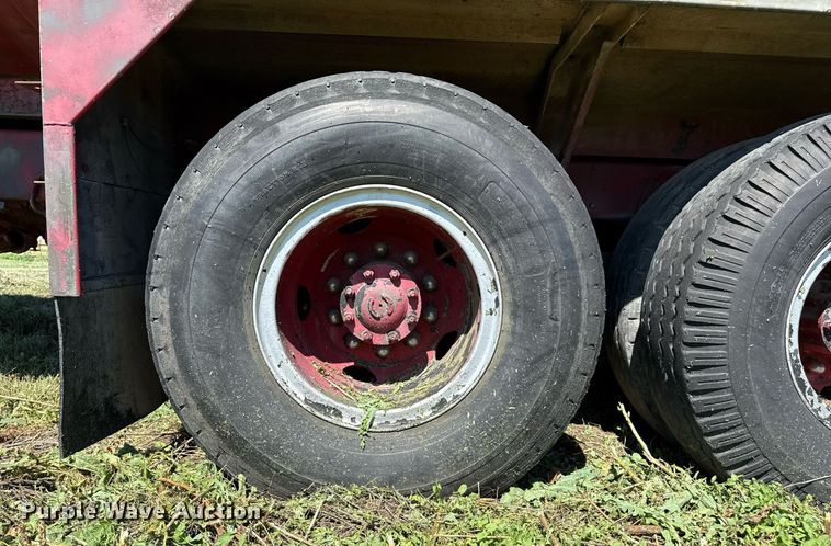 image for item DZ8640 1973 Dodge tank truck