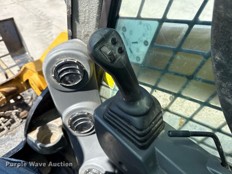 image for item DZ8679 2020 Caterpillar 289D3 tracked skid steer loader